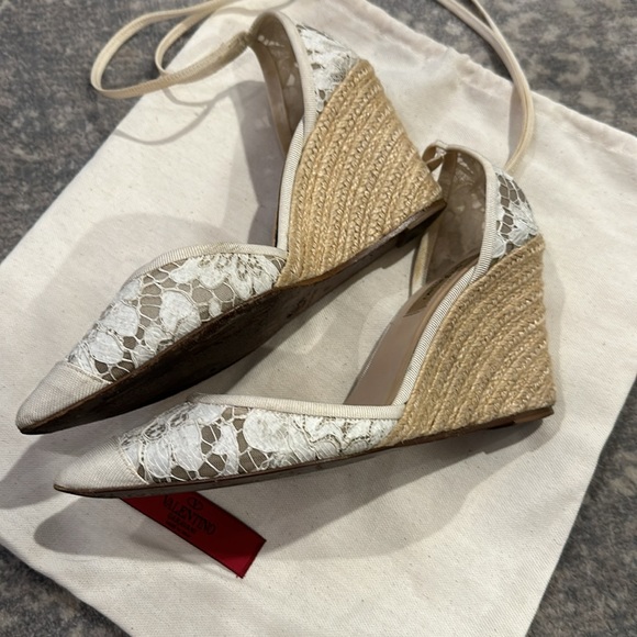 VALENTINO GARAVANI LACE CREAM WEDGE WITH ANKLE TIE. RARE. BOX INCLUDED - Picture 12 of 15